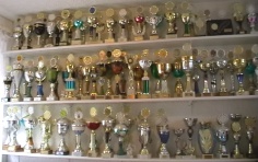 Hier eine kleine Auswahl der errungenen Titel und Pokale.