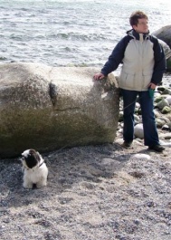 Na was ist den hinter diesen großen Stein ? Die Ostsee !